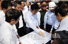 Phó Thủ tướng Vương Đình Huệ khảo sát các cảng tại Cần Thơ